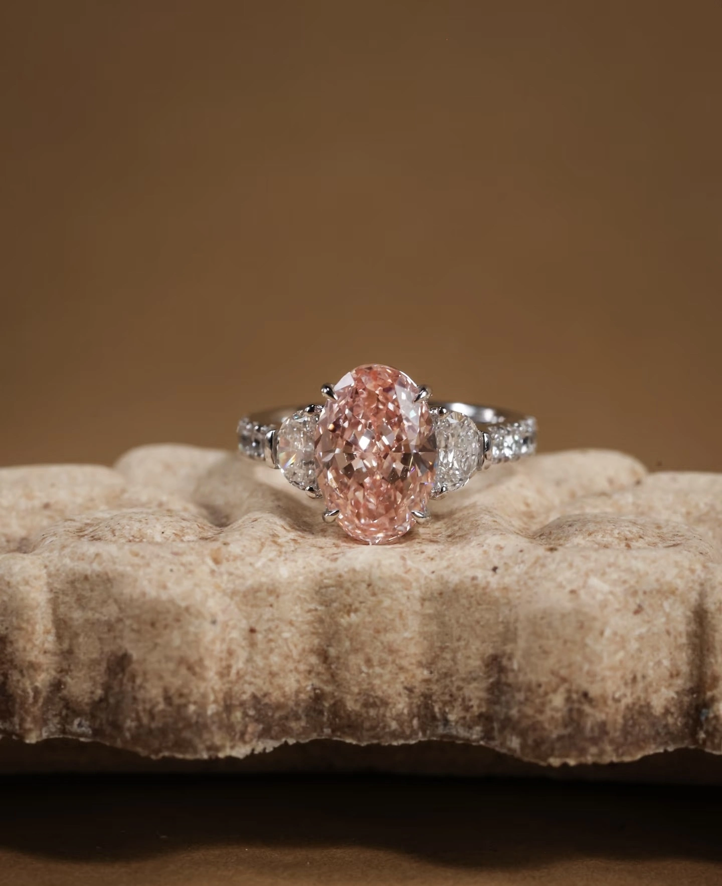 18K White Gold Fancy Intense Pink Oval-Cut Lab-Grown Diamond Wedding Ring 1