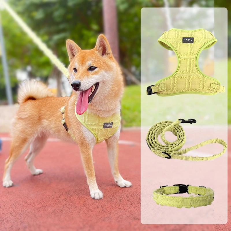 Lindo juego de accesorios para perros (arnés, collar, correa y portabolsas): ajuste ajustable, tela suave y transpirable, logotipo personalizable, varios colores y diseños para perros pequeños y medianos. 1