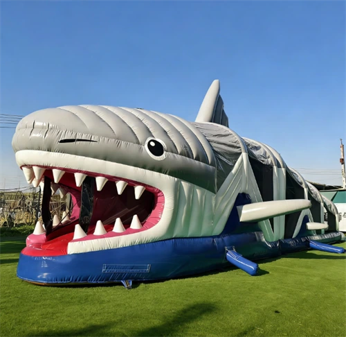 Parcours d'obstacles gonflable requin à vendre 1