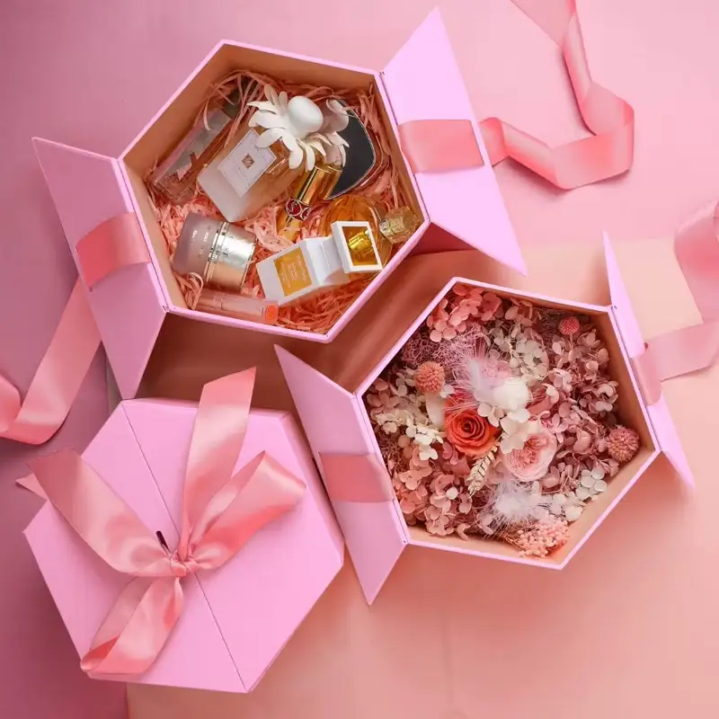 مجموعة علب هدايا فاخرة من مورد طباعة الشعارات المخصصة، تغليف منقوش ومغلف بطبقة لامعة غير لامعة لهدايا مميزة. 1