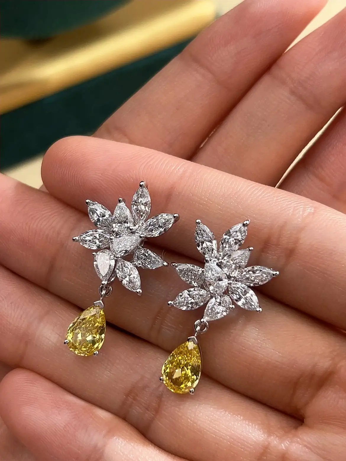 MSE-800  18K gold Earring pear shape yellow Lab Grown Diamond Earrings IGI Certificate Messi Jewelry 1