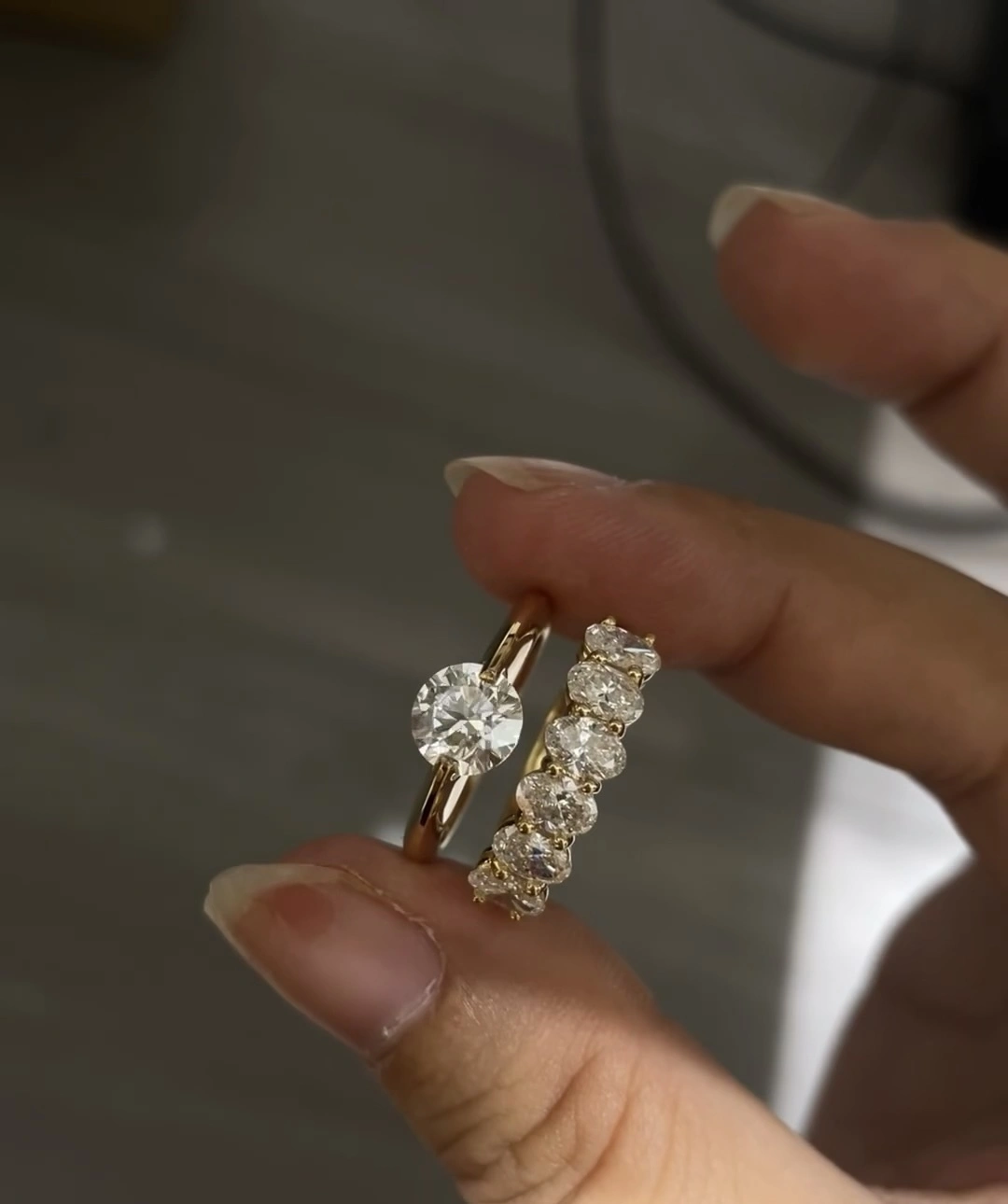 18K Lab Diamond Ring 2ct Oval and Round Ring Customized engagement ring set with matching bands VVS 1