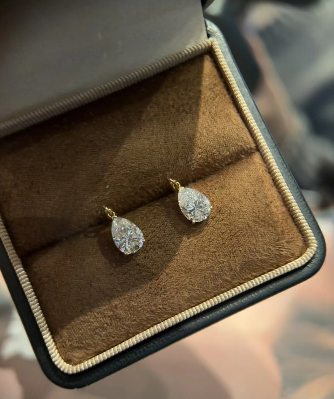 Classic pear earrings 18k Lab Diamond Earrings 3-prong 2ct pear custom earrings with IGI certification 1