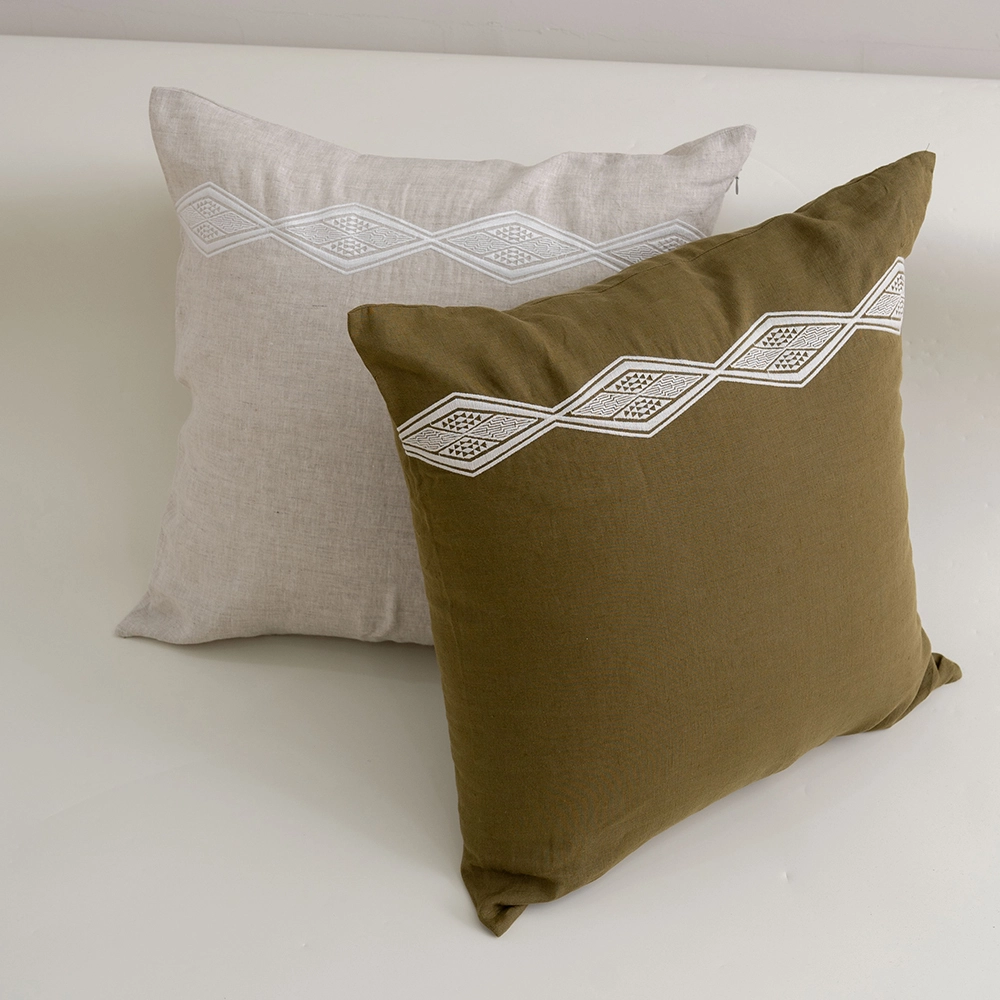 Embroidery Logo Zipper Closure Linen Cushion Cover for Living Room Decor 1