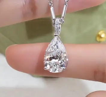 メッシジュエリー カスタマイズ 18K 3CT F VS1 ペアシェイプ ラボダイヤモンドペンダント ジョエル・モミリアーノ氏用 1