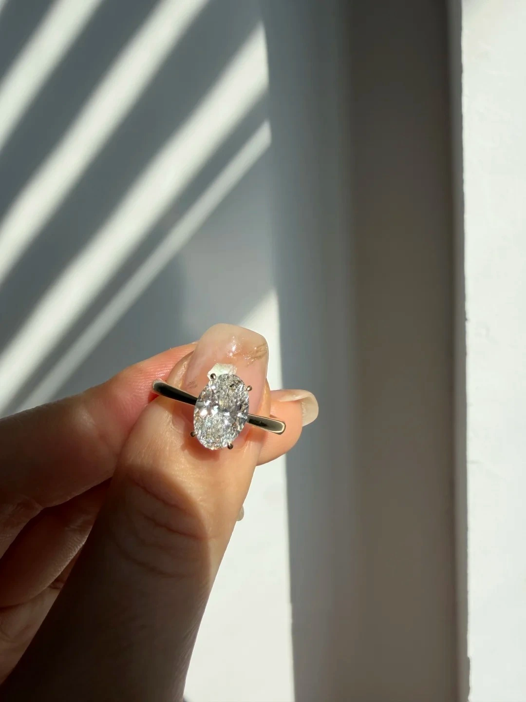 1.5-carat oval-cut laboratory-grown diamond engagement ring, 18k gold ring 1