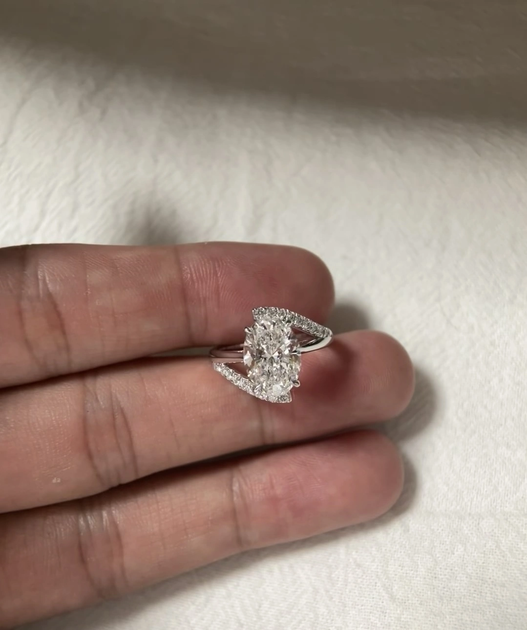 18K Lab Diamond Ring 2ct Oval 6-prong exquisite cantilever engagement ring with IGI certification 1