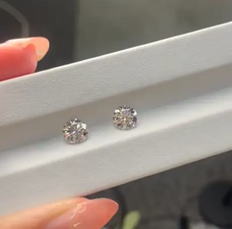 IGI Certified 1.06CT & 1.08CT G VS1 Lab Diamond  Round 1