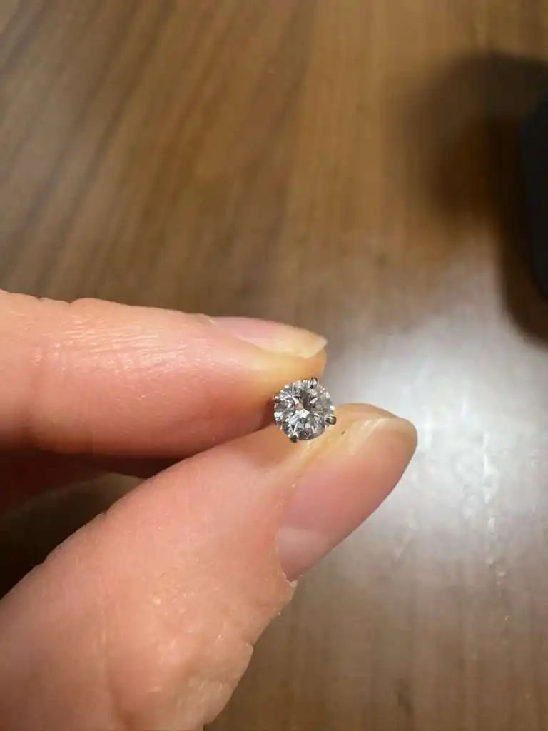 0.25CT SILVER EARRINGS 1