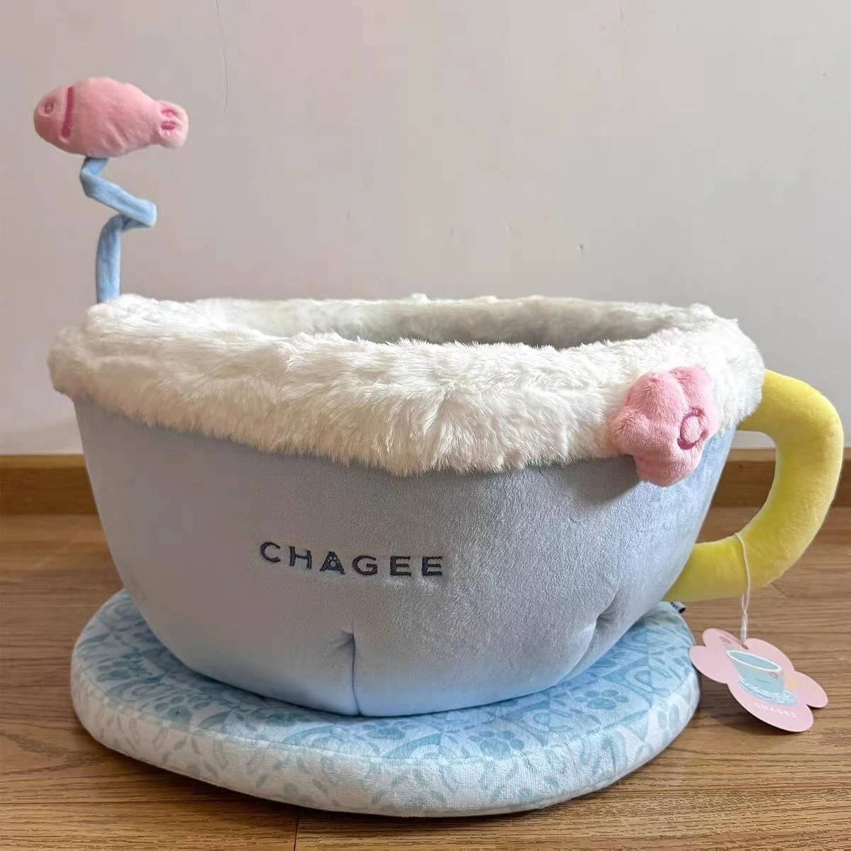 CHAGEE Teacup Shaped Pet Bed – Cute Plush Cat/Dog Nest with Interactive Teaser Toy 1