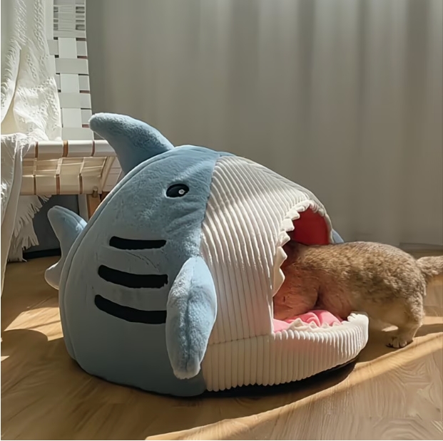 Roadreign SharkCave: Cama para mascotas con forma de tiburón, divertida y acogedora, para gatos y perros pequeños. 7