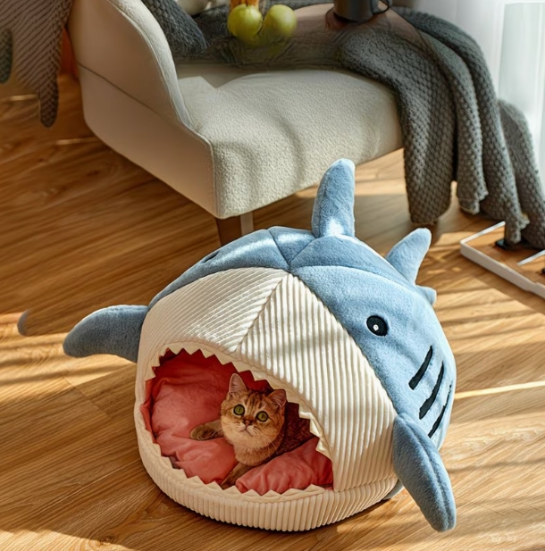 Roadreign SharkCave: Cama para mascotas con forma de tiburón, divertida y acogedora, para gatos y perros pequeños. 2