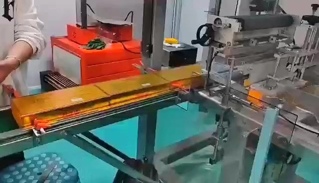 Transparent film 3D packaging machine is suitable for industries such as cosmetics and pharmaceuticals. 1