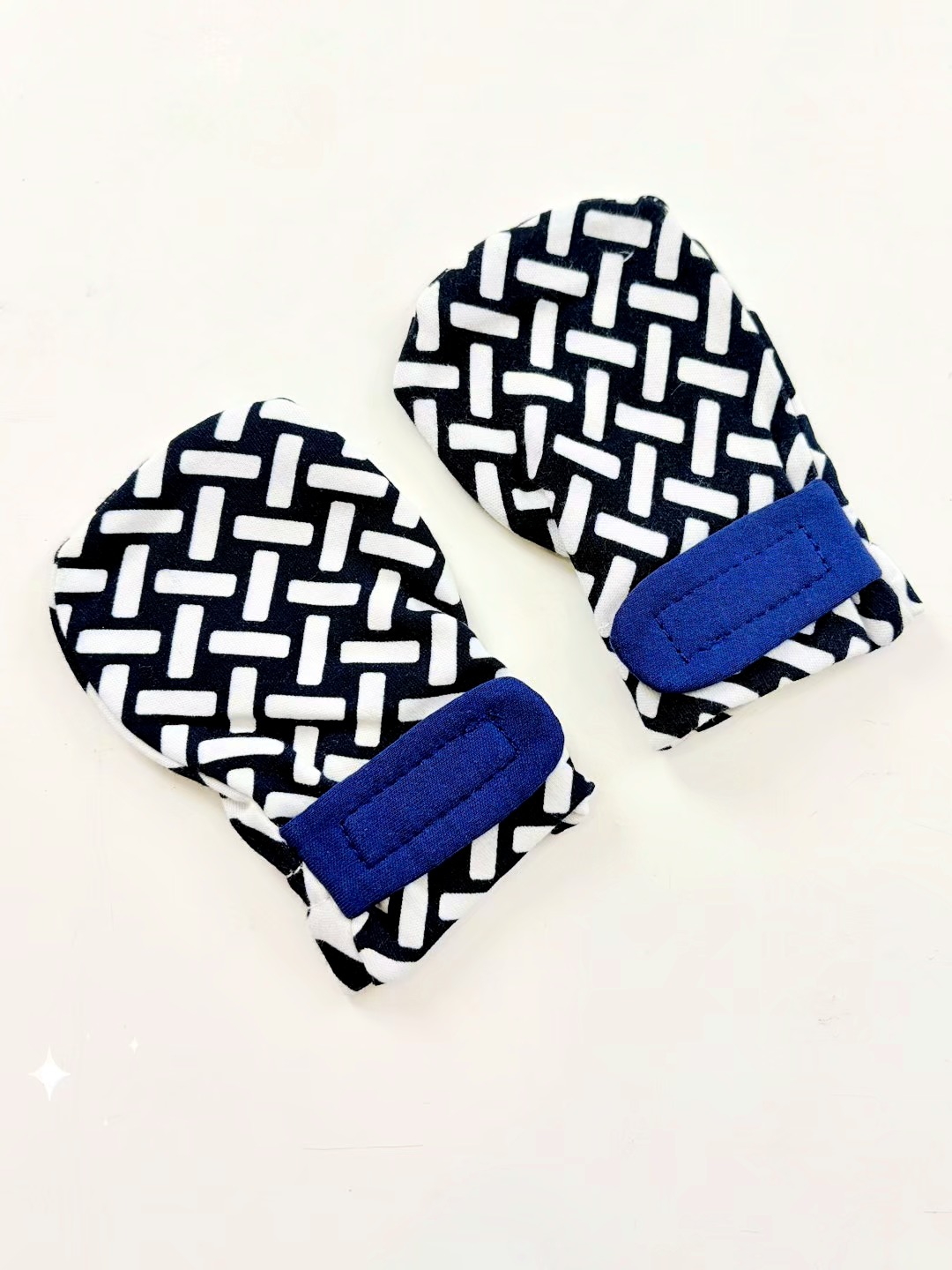 Are You Looking for the Perfect First Mittens? Discover Our Sensory Mittens for Visual & Tactile Development — Safe & Bite-Friendly!