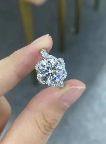 2.2Ct 18K White Gold Brilliant Round Cut Lab Grown Diamond Ring Engagement Ring 1