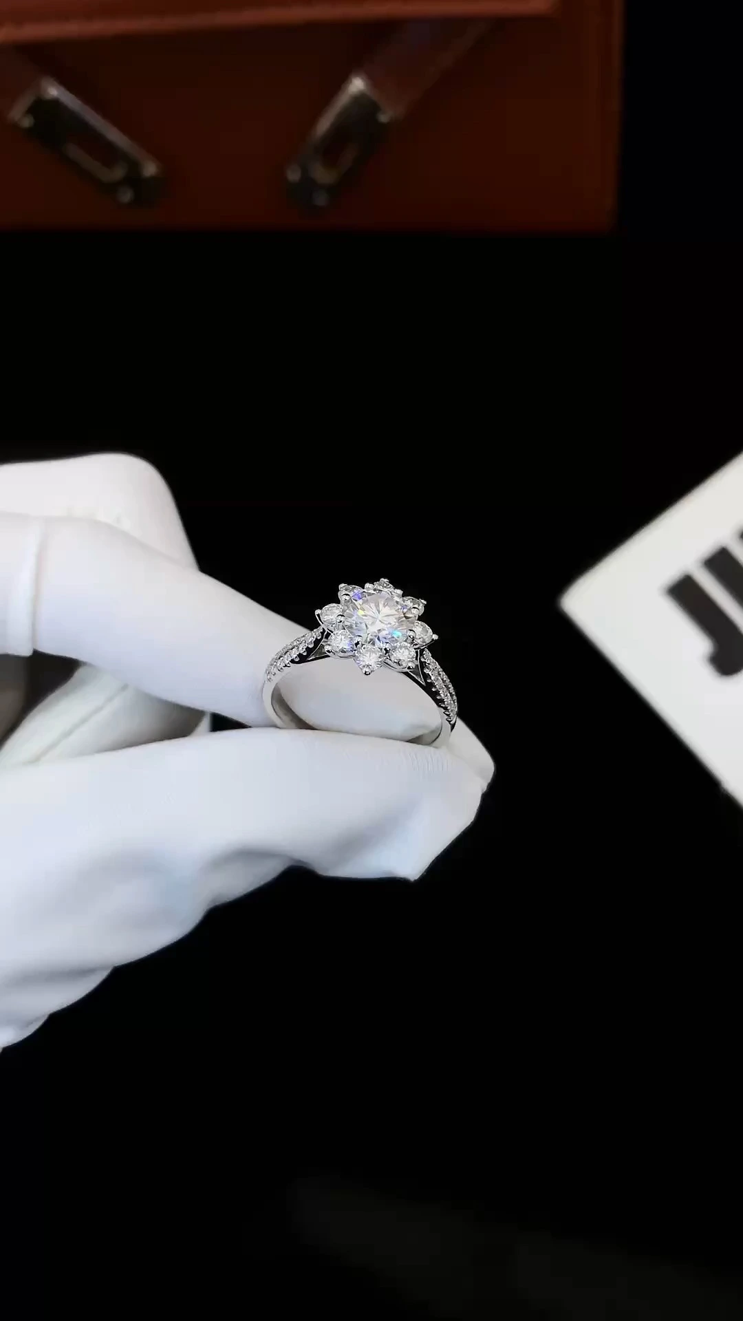 Flower Moissanite Engagement Rings for Women,18K Engagement Ring D Color VVS1 Wedding Bands Moissanite Halo Rings 1ct 1