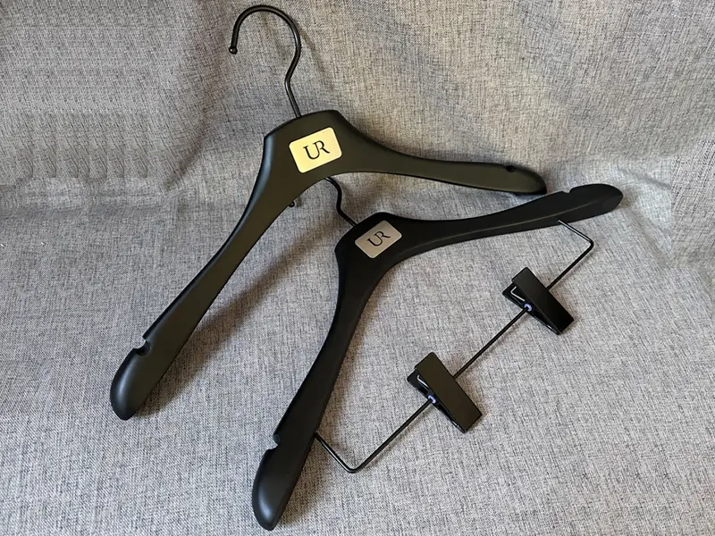 Luxury black wooden hanger with metal plate logo 1