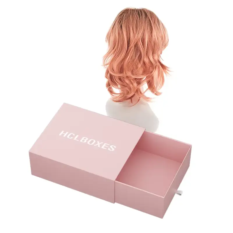 صندوق هدايا للشعر المستعار بتصميم شعار مخصص، مصنوع من الكرتون المقوى القابل لإعادة التدوير، مزود بإغلاق مغناطيسي على شكل درج، وقوس أخضر. 1