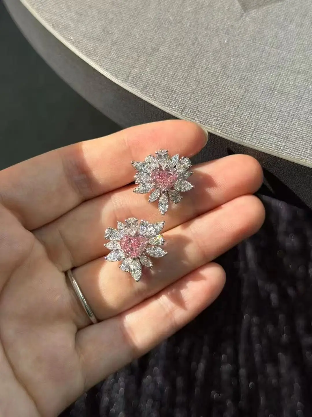 18K Lab-Grown Diamond Earrings Pink Heart-Shape 2 Carats VS Quality 1