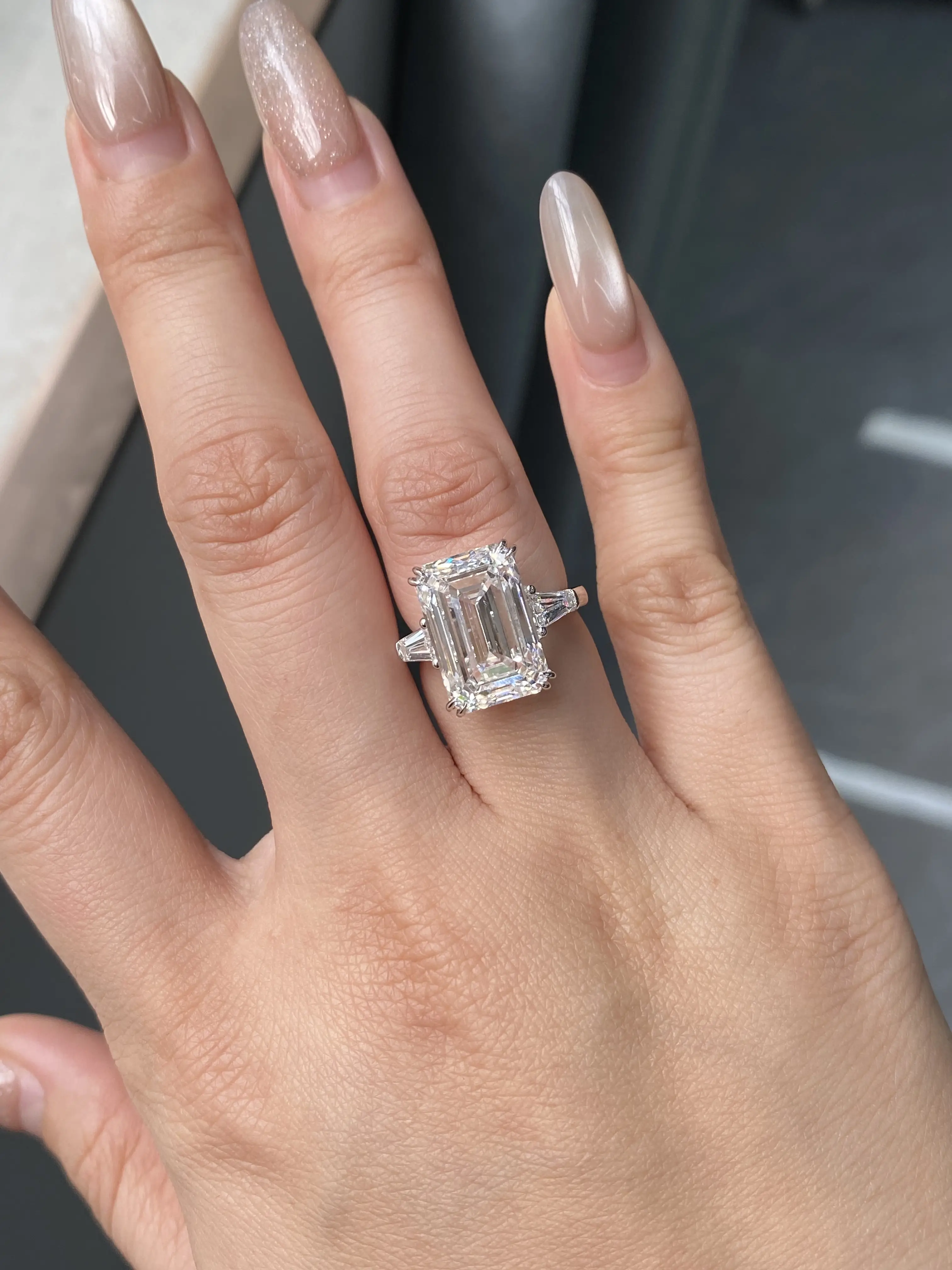 Ring Size Inside Circumference 5.5CM, 10.51CT F VVS2 Radiant Lab Diamond, 18K Gold Ring 1