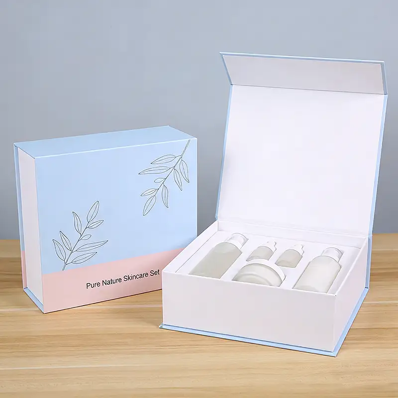 علبة هدايا مستحضرات تجميل مربعة الشكل قابلة لإعادة التدوير، مزودة ببطانة مغناطيسية، وشعار مخصص، تحتوي على مجموعة من منتجات العناية بالبشرة والمكياج. 1