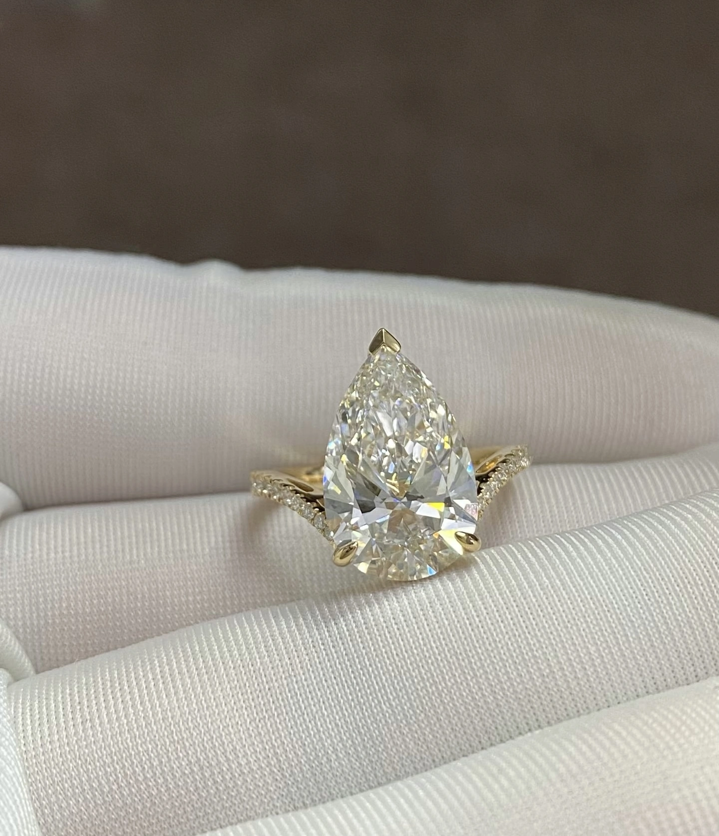 18K Gold Pear-Cut Lab-Grown Diamond Three-Prong Solitaire Ring 1