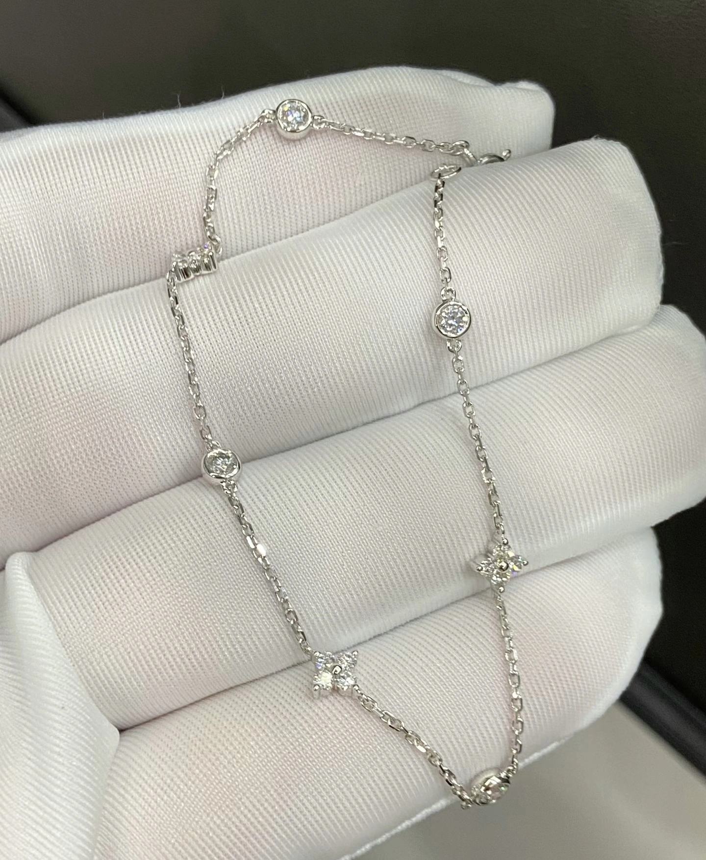 Exquisite 18K White Gold Bracelet with Bubble and Four-Leaf Clover Lab Grown Diamonds 1