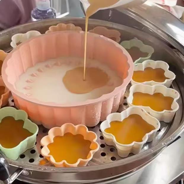 Create Amazy 3D sunflower cakes with this flexible, food-grade silicone mold—engineered for non-stick release and even baking 1