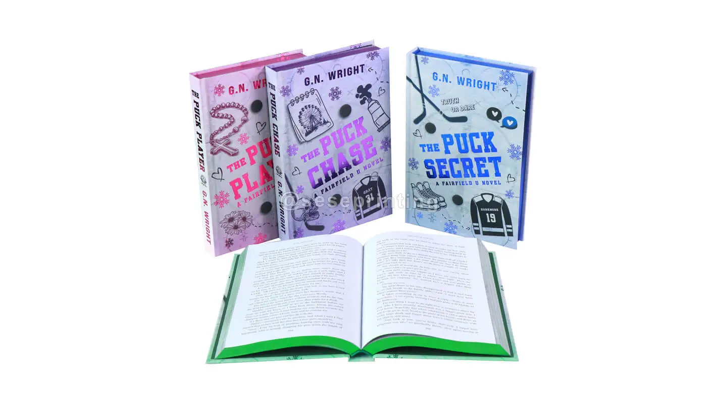 سلسلة من أربعة كتب، طبعة خاصة مطبوعة بأغلفة صلبة مع تذهيب وحواف مطلية بطلاء معدني. 1