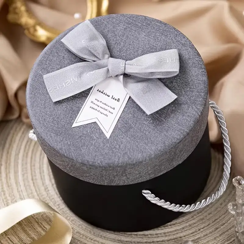 علب مجوهرات مستطيلة الشكل مصنوعة من ورق مقوى قابل لإعادة التدوير، مصممة خصيصًا للخواتم فقط، مع تغليف غير لامع. 1