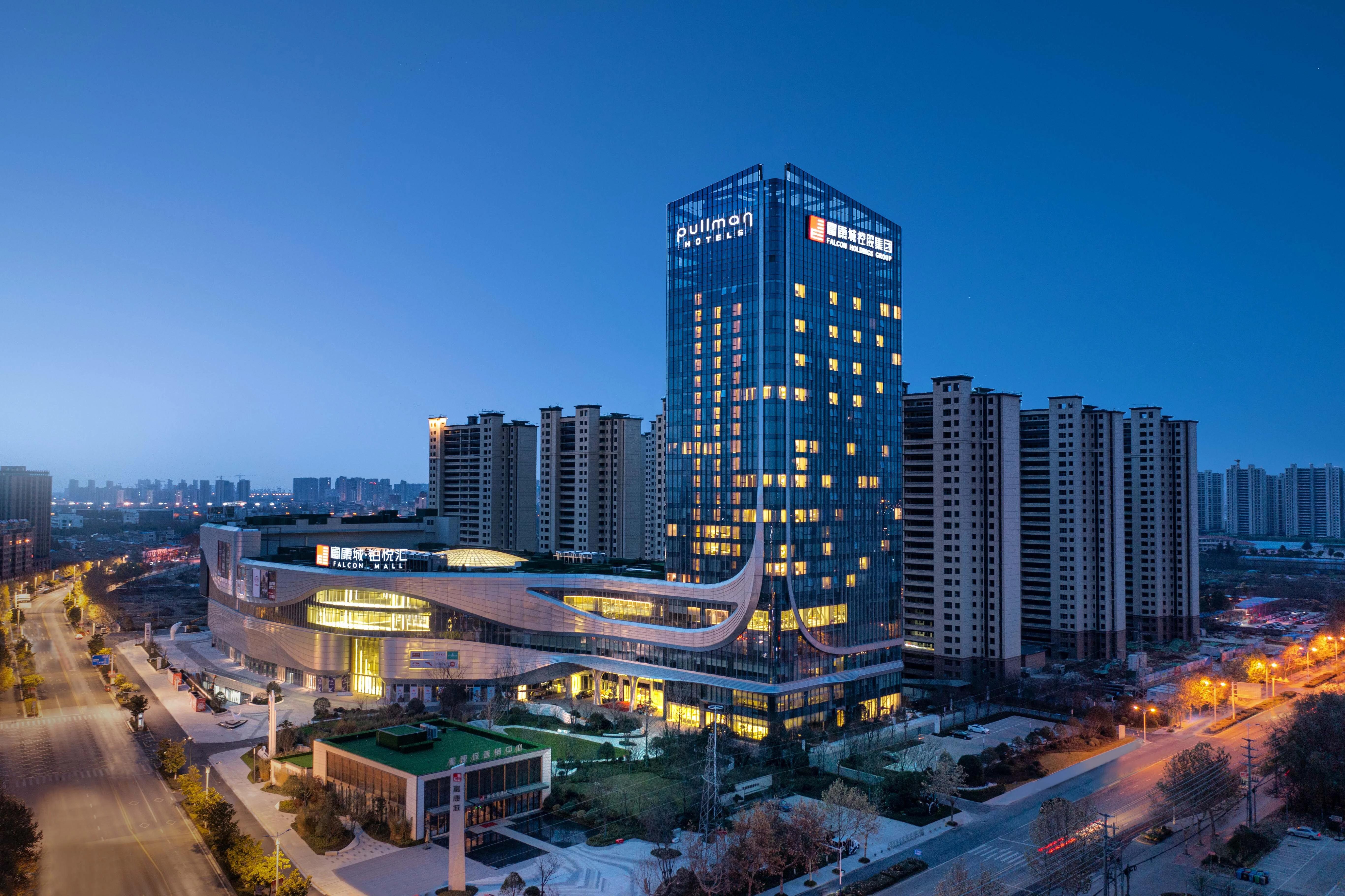 FSC Certified Solid Wood Eco Friendly Board Premium Business Hotel Furniture-Pullman Hotels and Resorts 1