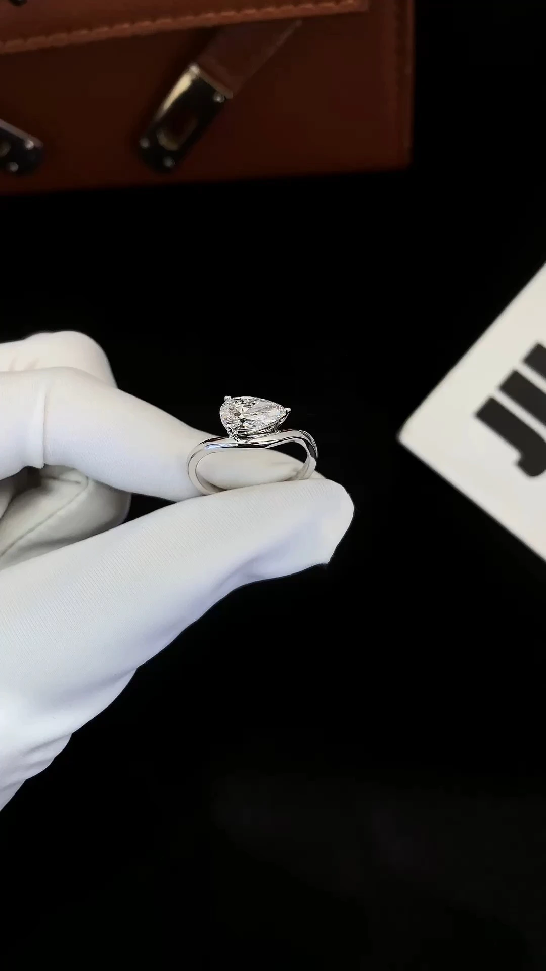 Custom Lab Diamond Engagement Rings CVD HTHP Vvs Lab Grown Diamond 14K Gold Pear Cut Solitaire Ring for Men Women 1