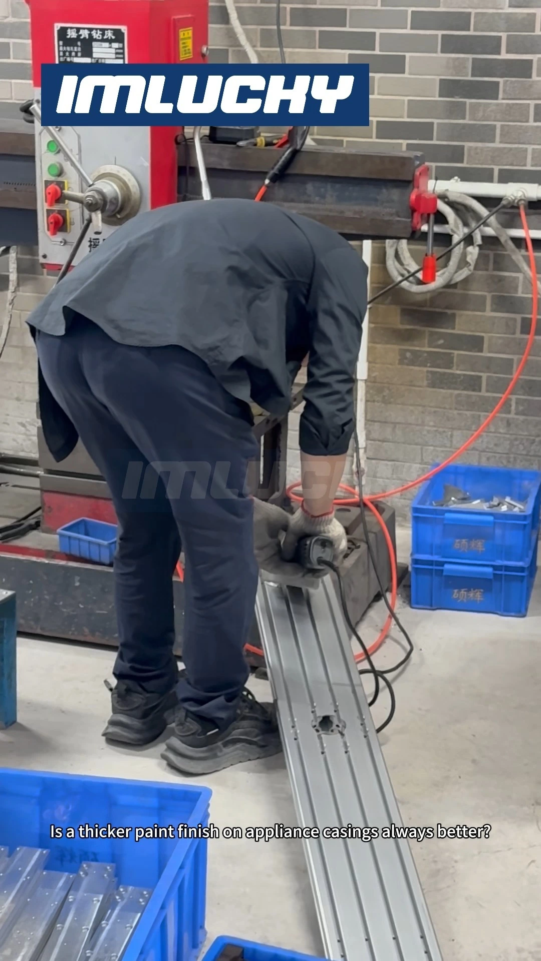 ماكينة رش طلاء أوتوماتيكية لهياكل سيارات الألعاب البلاستيكية 1