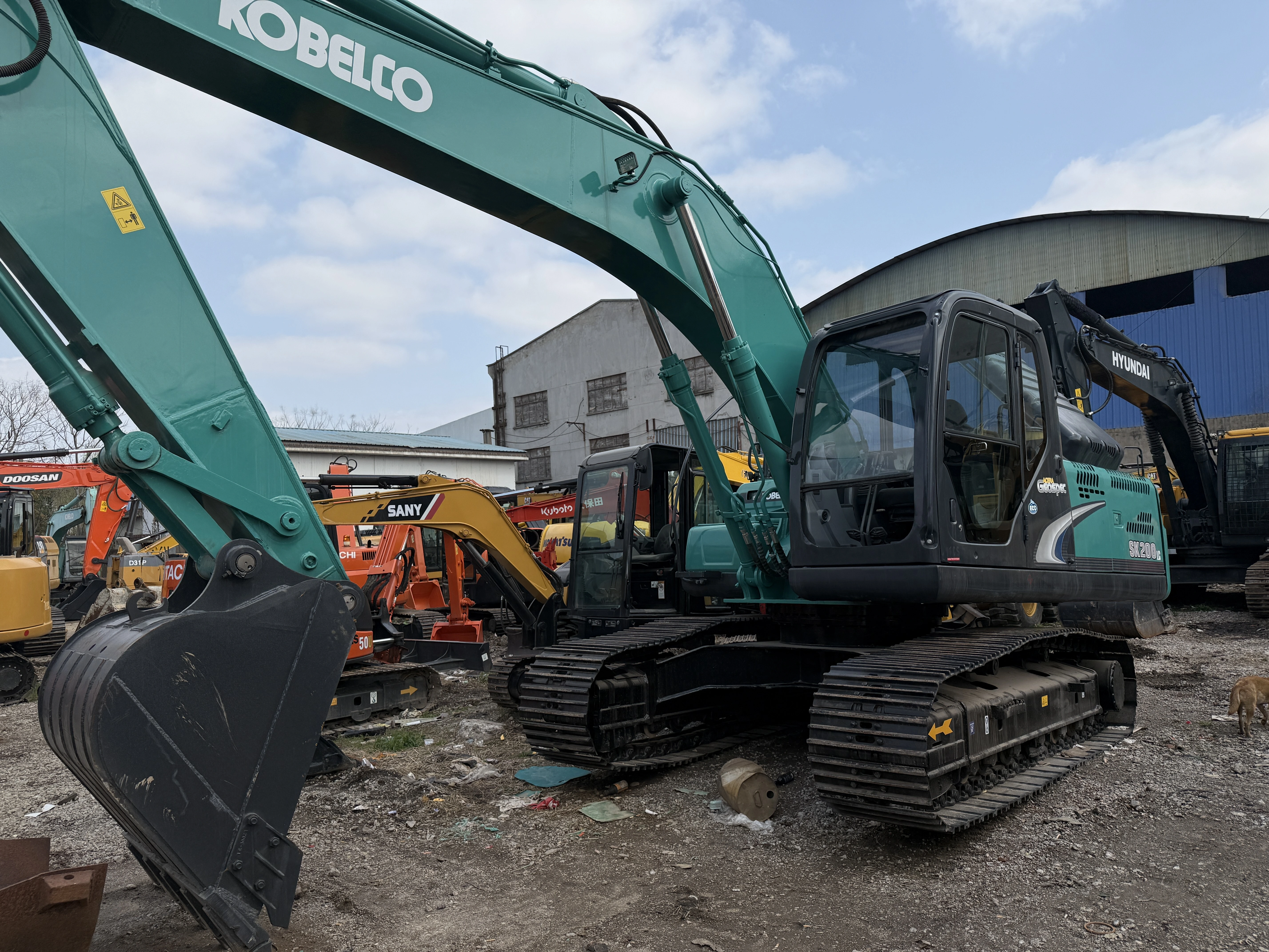 Pelle hydraulique sur chenilles d'occasion KOBELCO SK200 (2024), 20 tonnes, disponible à Shanghai. 1