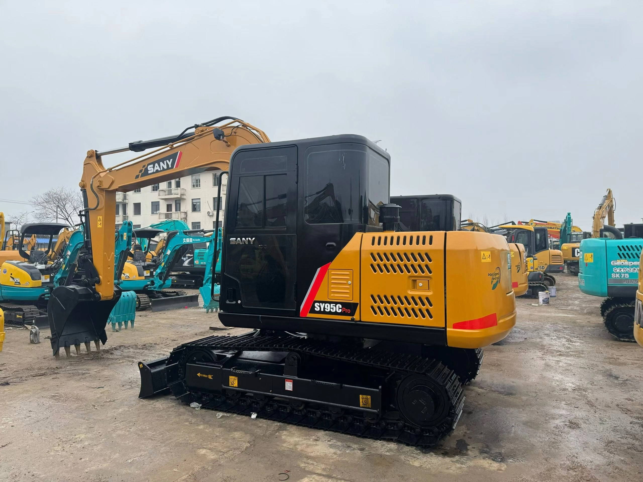 Pelle hydraulique sur chenilles SANY SY95C d'occasion (9,5 tonnes), année 2023, en excellent état, disponible à Shanghai. 1