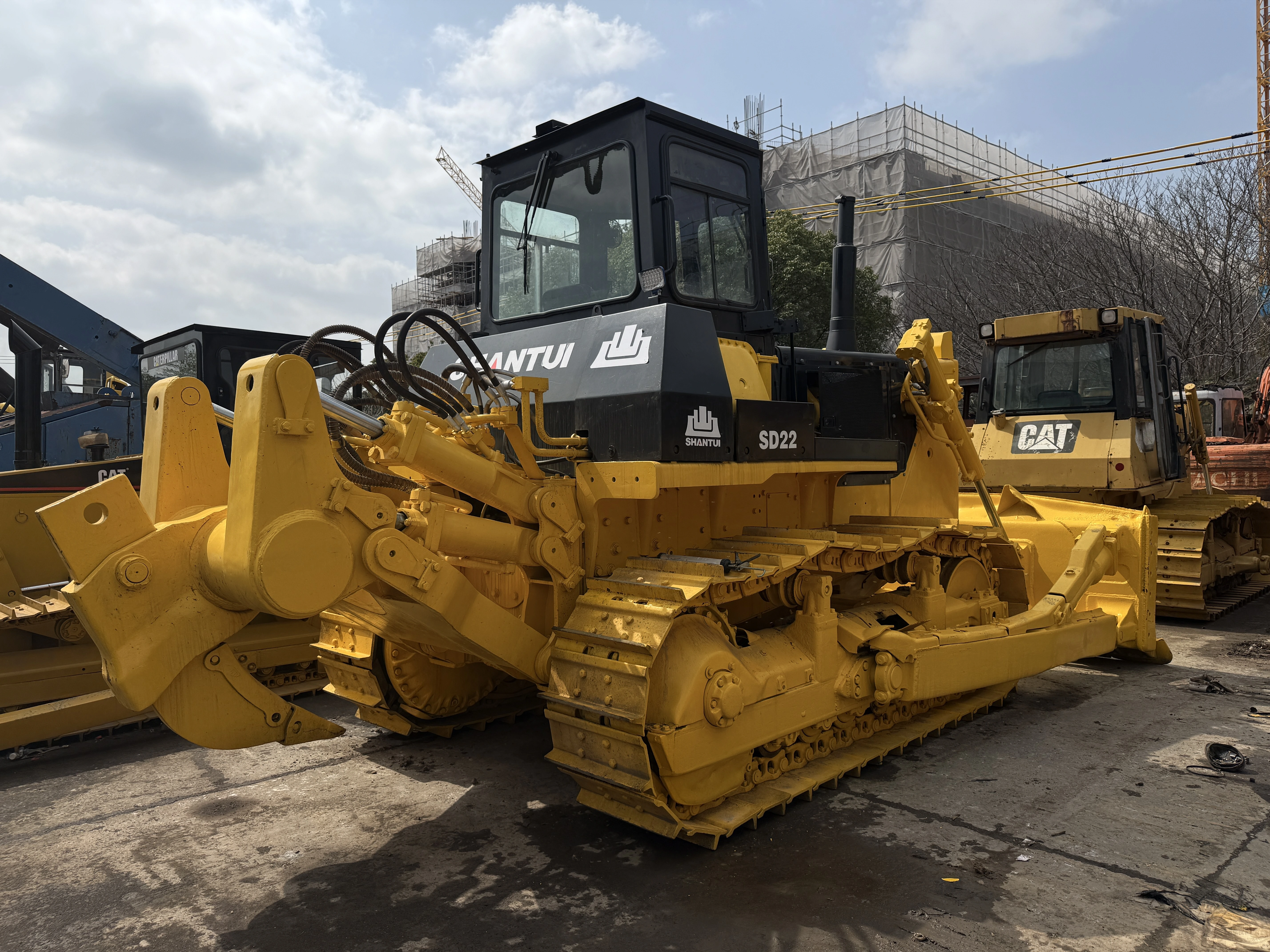 Bulldozer usado SHANTUI SD22 2024, bulldozer de cadenas de segunda mano de alta calidad en el patio de Shanghái 1