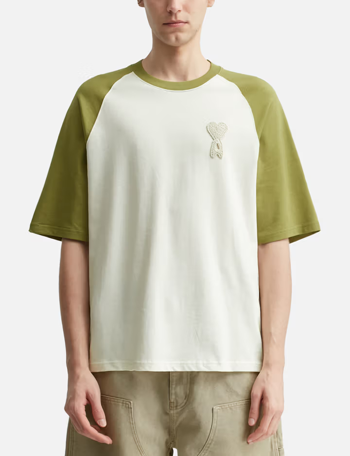 男女通用款米白色和抹茶色 260GSM 厚棉質針織插肩袖 T 卹，帶有心形貼片 1