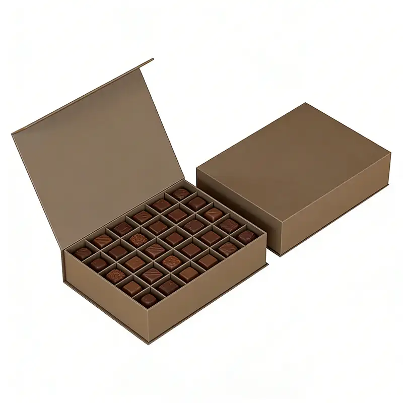 عبوة حلوى فاخرة سوداء قابلة لإعادة التدوير على شكل كتاب، مطلية بطبقة مقاومة للأشعة فوق البنفسجية، مزخرفة بنقوش بارزة، مغلفة بطبقة لامعة غير لامعة، مزودة بفواصل داخلية وإغلاق مغناطيسي. 1