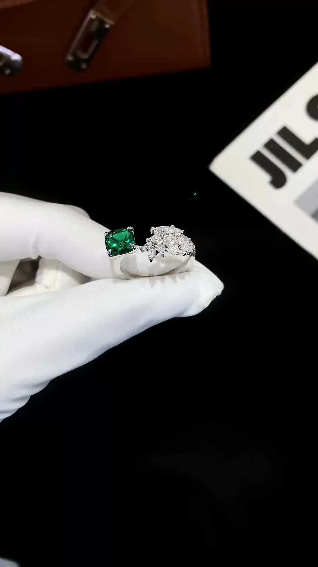 S925 Sterling Silver Engagement Ring Leaf Shape with Lab Emerald Diamond Luxury Jewelry Ring Wholesale Women Wedding Ring 1