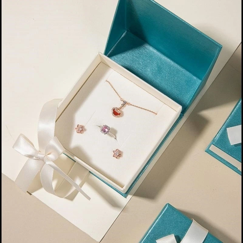 Elegant Bow-Tie Magnetic Jewelry Box with Velvet Lining: A Three-Piece Set for Necklaces and Rings 1