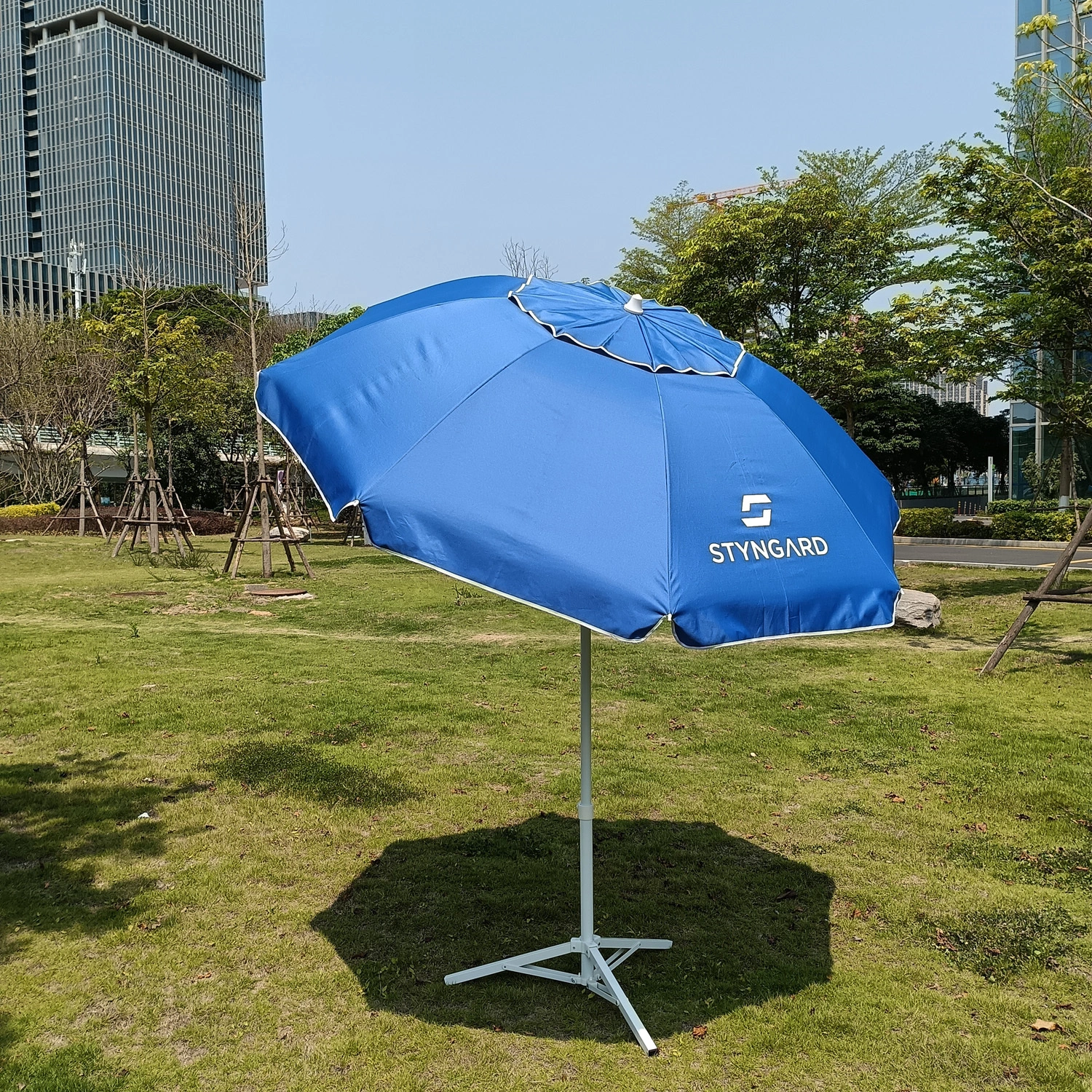 Portable Beach Umbrella With Tilt And Air Vent UPF 50+ Protection For Garden Beach Pool Backyard 1