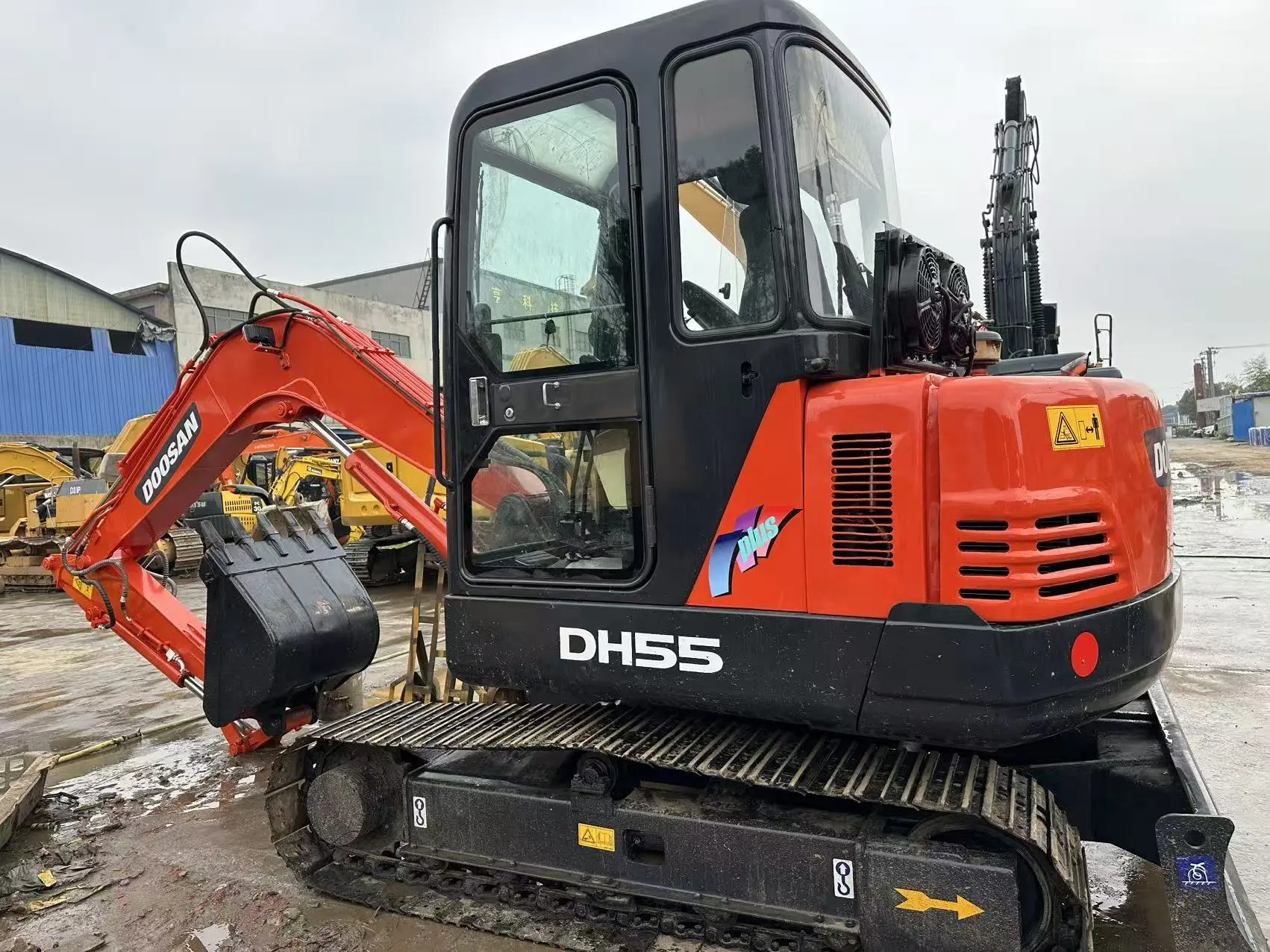 Pelle hydraulique sur chenilles DOOSAN DH55 d'occasion (2023), 5,5 tonnes, en excellent état, disponible à Shanghai. 1