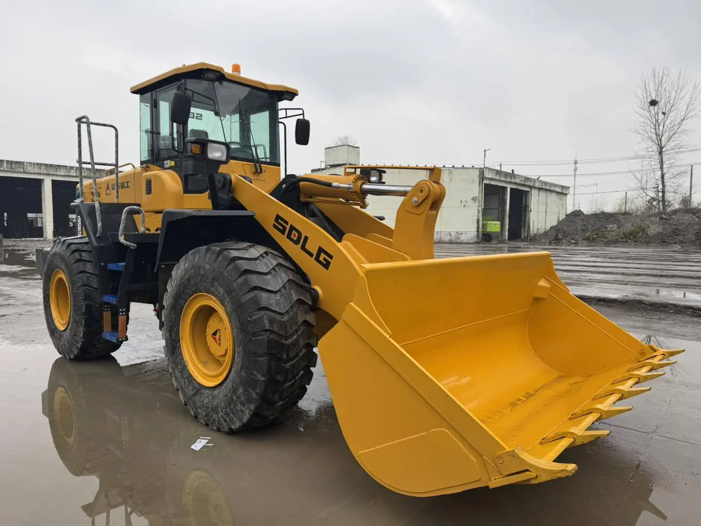 Cargadora de ruedas usada SDLG LG956L 2024, cargadora de segunda mano de alta calidad en el patio de Shanghai 1