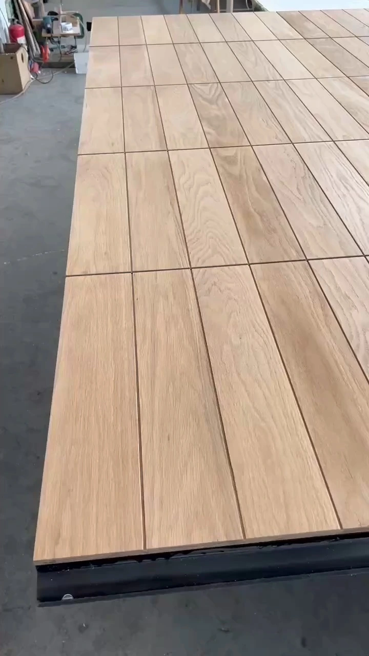 Portes de garage modernes en bois isolées pour climats extrêmement froids 1