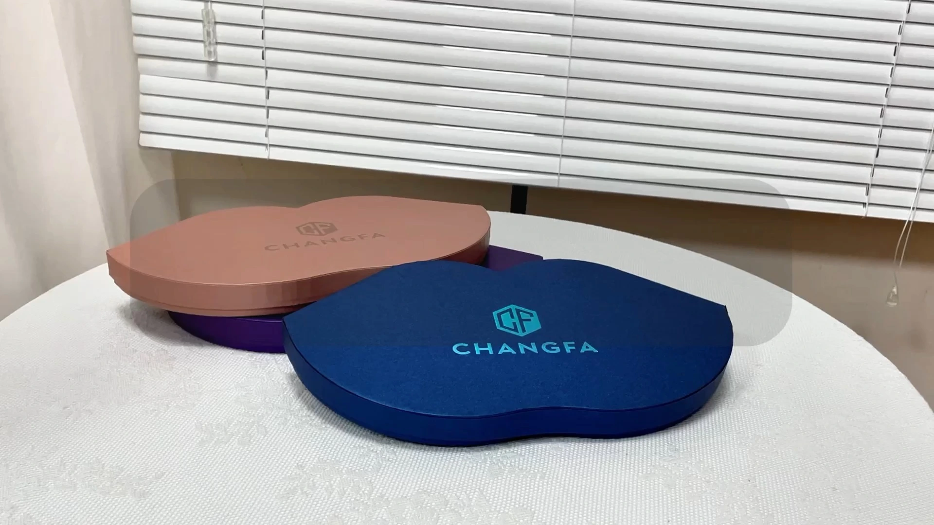 CF Custom Luxury Cosmetic Lip Shaped Lid-base Paper Cardboard Gift Kit Boxes For Lipstick Lip Gloss Lip Oil Packaging 1