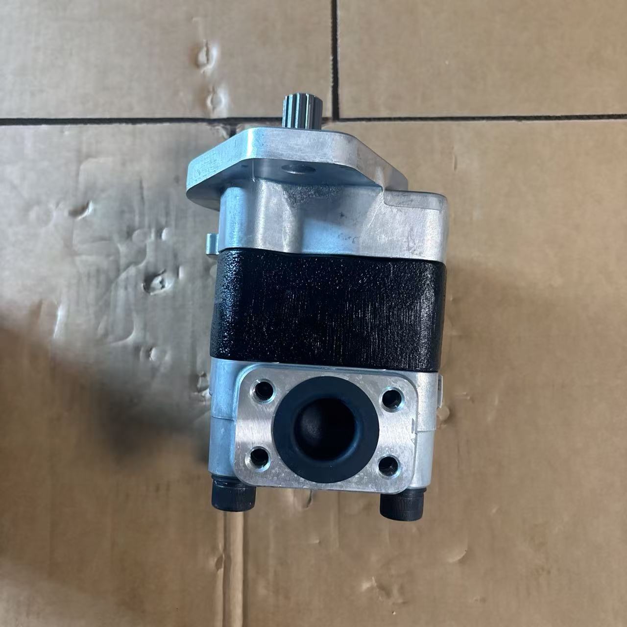 Pompe a ingranaggi Komatsu KFP3250CFMSSH 23B-60-11102 23A-60-11203 234-60-72200 234-60-65300 per livellatrice Komatsu GD705 2