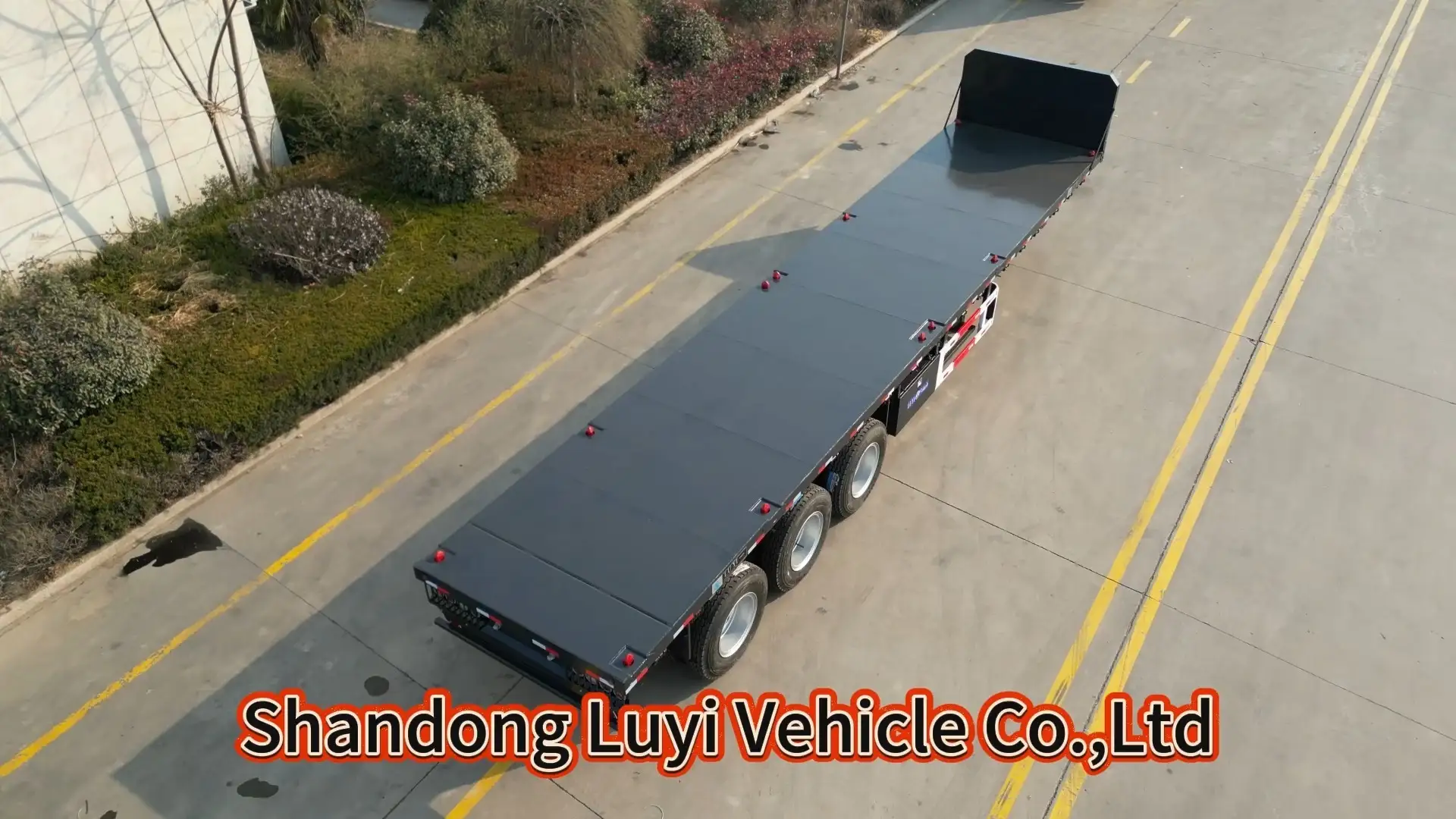 مقطورة نصف مسطحة بثلاثة محاور بطول 40 قدمًا مع جدار أمامي 1