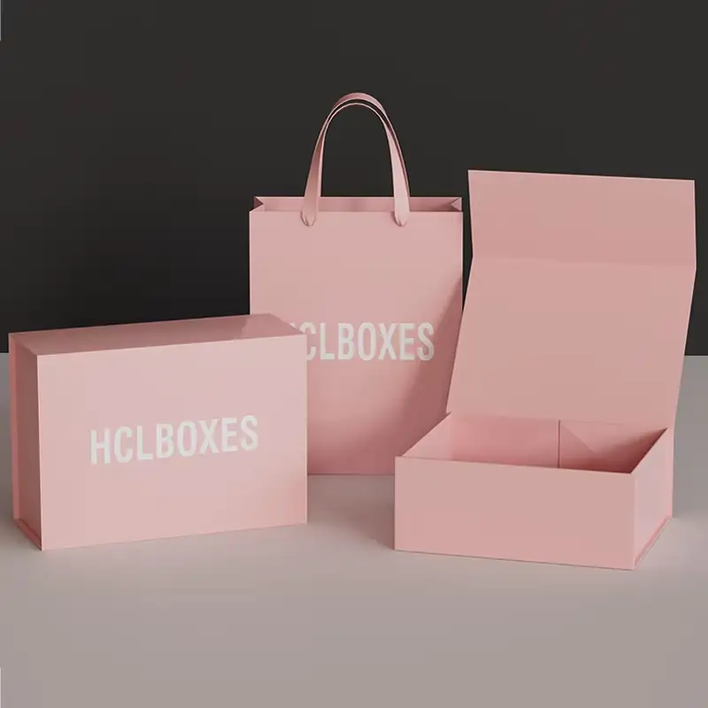 علبة هدايا فاخرة قابلة للطي مصنوعة يدويًا من ورق مقوى رمادي قابل لإعادة التدوير، مربعة الشكل، وردية اللون، مزودة بمغناطيس وطباعة بارزة، مناسبة للأحذية 1