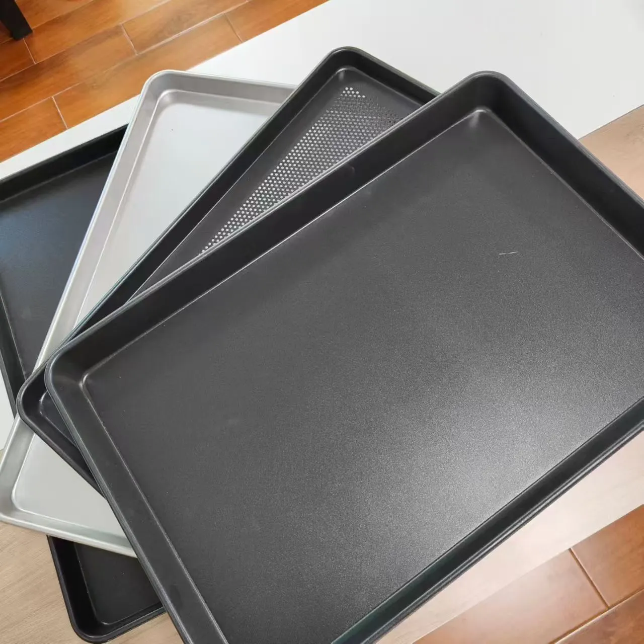 Round-Corner Bread Baking Sheet Pan, Assorted Colors 1