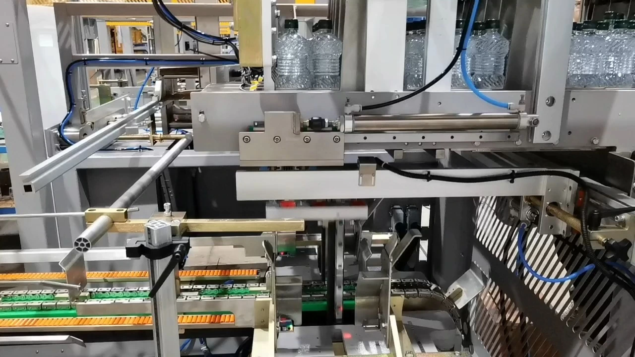 Confezionatrice automatica a 5 stazioni per bottiglie rotonde da 900 ml di olio alimentare, con sistema a caduta - Serie WKD-DGB (tipo Y) 1
